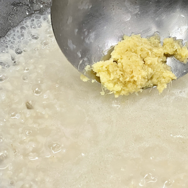 生姜の風味でぽかぽか 玄米粥 1